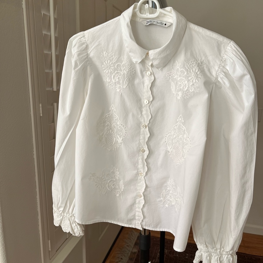 Zara balloon sleeved white cotton blouse.